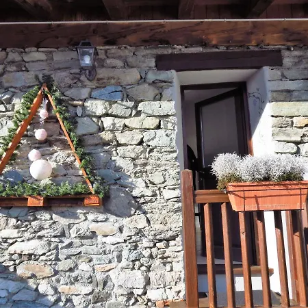 Lo Gnomo Sotto Al Glicine * Châtillon