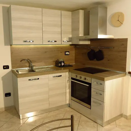 Apartman Lo Gnomo Sotto Al Glicine