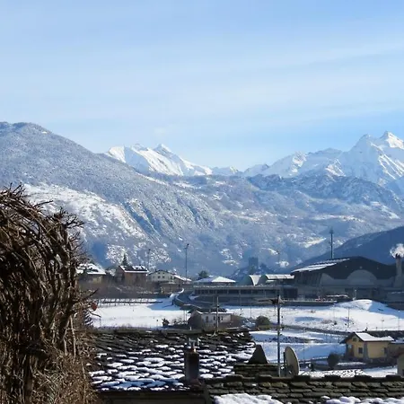 Lo Gnomo Sotto Al Glicine *